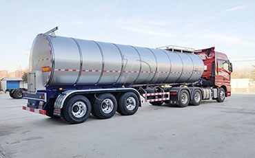 天潤新東鮮奶運(yùn)輸車：確保每一滴牛奶安全醇鮮