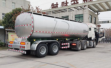 我公司牛奶運輸車獲國內(nèi)液態(tài)食品運輸標(biāo)桿產(chǎn)品